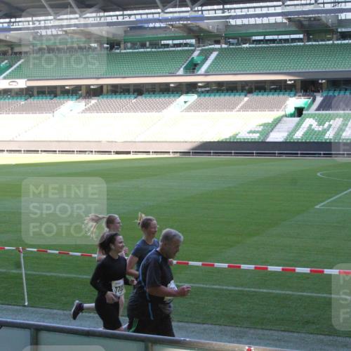 06.10.2024 - 19. swb-Marathon Bremen Yannick Fuchs http://msf.ph/oto/7354619 06.10.2024 10:41:24 Laufen im Stadion 7077, 7078, 7177, 7181, 7272, 7288, 7385, 7396, 7520, 7554, 7598, 7601, 7619, 7625, 7665, 7668, 7669, 7701, 7702, 7810, 7821, 7888, 7912, 7915, 7928, 7936, 7946, 7972, 7982, 8016, 8046, 8097, 8210, 8230, 8250, 8320, 8490, 8691, 8709, 8746, 8747, 8762, 8765, 8800, 8809, 8832, 8847, 8853, 8861, 8863, 8899, 8935, 8969, 8979, 9076, 9078 meine-sportfotos.de