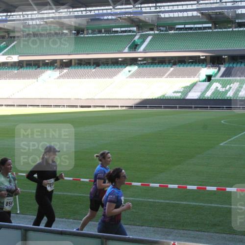 06.10.2024 - 19. swb-Marathon Bremen Yannick Fuchs http://msf.ph/oto/7354727 06.10.2024 10:42:30 Laufen im Stadion 7096, 7097, 7163, 7291, 7309, 7422, 7426, 7483, 7497, 7676, 7712, 7755, 7795, 7804, 7866, 7901, 8087, 8262, 8299, 8307, 8344, 8372, 8386, 8387, 8482, 8484, 8487, 8503, 8527, 8528, 8669, 8692, 8706, 8844, 8882, 8886, 8887, 8917, 8942, 8959, 8976, 9045, 9989, 9998 meine-sportfotos.de