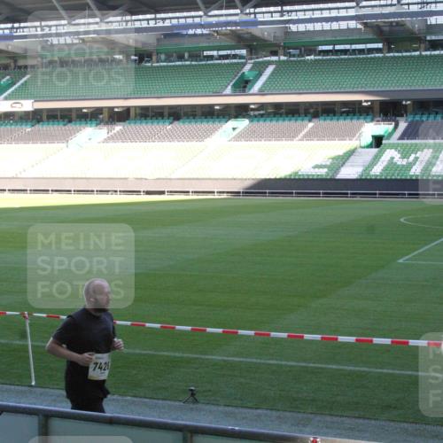 06.10.2024 - 19. swb-Marathon Bremen Yannick Fuchs http://msf.ph/oto/7354746 06.10.2024 10:42:41 Laufen im Stadion 7069, 7096, 7097, 7163, 7174, 7291, 7309, 7422, 7426, 7483, 7497, 7676, 7712, 7755, 7795, 7866, 7901, 8087, 8262, 8280, 8281, 8284, 8299, 8307, 8344, 8386, 8387, 8484, 8487, 8503, 8669, 8692, 8706, 8882, 8886, 8887, 8917, 8942, 8959, 8963, 8976, 9045, 9998 meine-sportfotos.de
