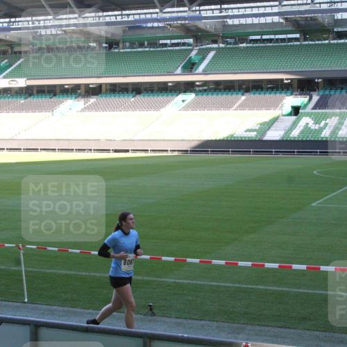06.10.2024 - 19. swb-Marathon Bremen Yannick Fuchs http://msf.ph/oto/7354753 06.10.2024 10:42:45 Laufen im Stadion 7069, 7096, 7097, 7174, 7291, 7422, 7426, 7483, 7497, 7676, 7755, 7795, 7866, 7901, 8087, 8262, 8280, 8281, 8284, 8299, 8307, 8344, 8386, 8387, 8484, 8487, 8503, 8669, 8692, 8706, 8882, 8886, 8887, 8917, 8942, 8959, 8963, 8976, 9045, 9998 meine-sportfotos.de