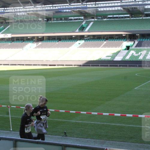 06.10.2024 - 19. swb-Marathon Bremen Yannick Fuchs http://msf.ph/oto/7354762 06.10.2024 10:43:00 Laufen im Stadion 7069, 7096, 7097, 7174, 7271, 7291, 7368, 7422, 7426, 7483, 7497, 7676, 7704, 7795, 7822, 7859, 8087, 8243, 8262, 8280, 8281, 8284, 8299, 8307, 8484, 8487, 8669, 8692, 8706, 8851, 8882, 8886, 8887, 8942, 8963, 8976, 9998 meine-sportfotos.de