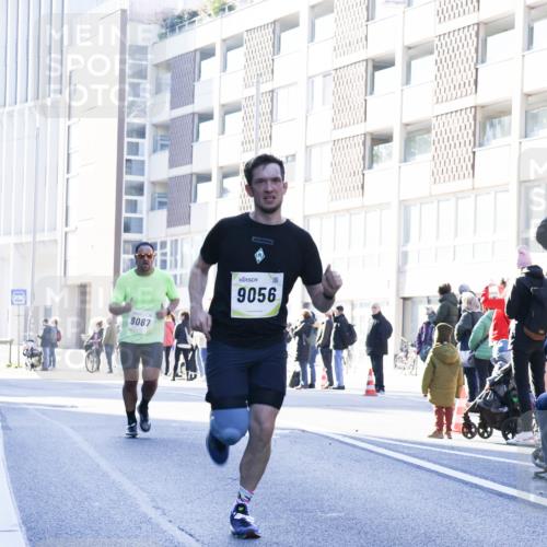 06.10.2024 - 19. swb-Marathon Bremen Matties Gatica Varas http://msf.ph/oto/7356979 06.10.2024 10:36:10 Laufen 9087, 9056 meine-sportfotos.de