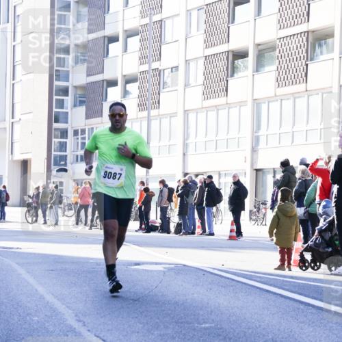 06.10.2024 - 19. swb-Marathon Bremen Matties Gatica Varas http://msf.ph/oto/7357000 06.10.2024 10:36:11 Laufen 9087 meine-sportfotos.de