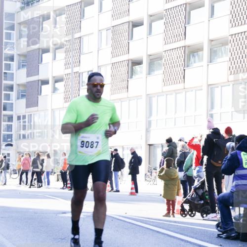 06.10.2024 - 19. swb-Marathon Bremen Matties Gatica Varas http://msf.ph/oto/7357043 06.10.2024 10:36:12 Laufen 9087 meine-sportfotos.de