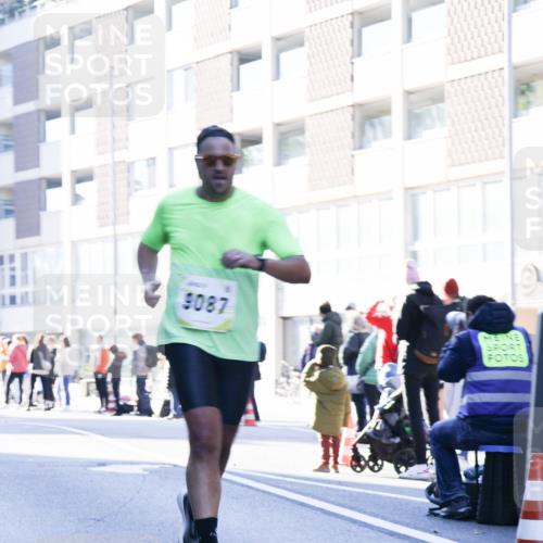 06.10.2024 - 19. swb-Marathon Bremen Matties Gatica Varas http://msf.ph/oto/7357058 06.10.2024 10:36:13 Laufen 9087 meine-sportfotos.de