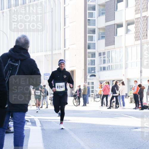 06.10.2024 - 19. swb-Marathon Bremen Matties Gatica Varas http://msf.ph/oto/7357074 06.10.2024 10:36:19 Laufen 8627, 8341 meine-sportfotos.de