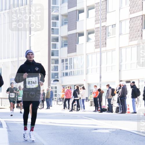 06.10.2024 - 19. swb-Marathon Bremen Matties Gatica Varas http://msf.ph/oto/7357087 06.10.2024 10:36:20 Laufen 8627, 8447, 8341 meine-sportfotos.de