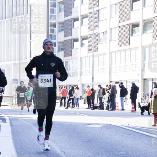 06.10.2024 - 19. swb-Marathon Bremen Matties Gatica Varas http://msf.ph/oto/7357112 06.10.2024 10:36:21 Laufen 8627, 8447, 8341 meine-sportfotos.de