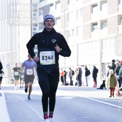 06.10.2024 - 19. swb-Marathon Bremen Matties Gatica Varas http://msf.ph/oto/7357149 06.10.2024 10:36:22 Laufen 7848, 8341 meine-sportfotos.de