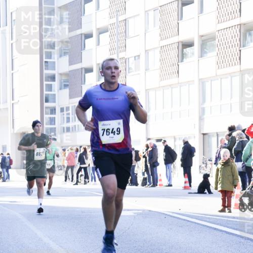 06.10.2024 - 19. swb-Marathon Bremen Matties Gatica Varas http://msf.ph/oto/7357193 06.10.2024 10:36:24 Laufen 8627, 447, 7649 meine-sportfotos.de