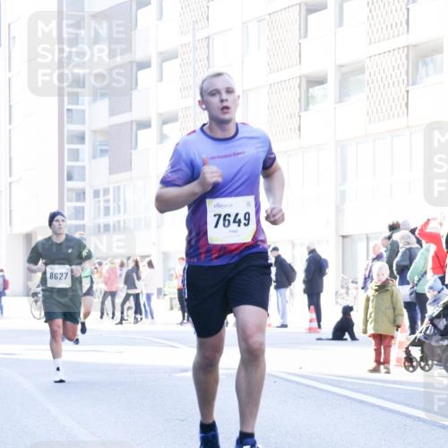 06.10.2024 - 19. swb-Marathon Bremen Matties Gatica Varas http://msf.ph/oto/7357204 06.10.2024 10:36:25 Laufen 8627, 7649 meine-sportfotos.de