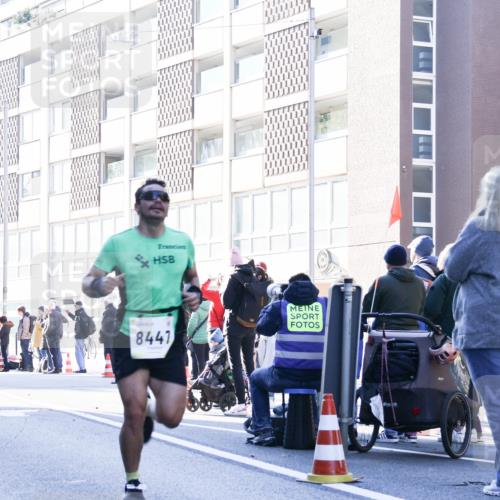 06.10.2024 - 19. swb-Marathon Bremen Matties Gatica Varas http://msf.ph/oto/7357310 06.10.2024 10:36:30 Laufen 8447 meine-sportfotos.de