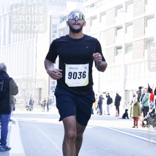 06.10.2024 - 19. swb-Marathon Bremen Matties Gatica Varas http://msf.ph/oto/7357340 06.10.2024 10:36:31 Laufen 9036 meine-sportfotos.de