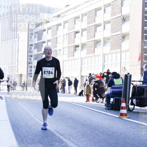 06.10.2024 - 19. swb-Marathon Bremen Matties Gatica Varas http://msf.ph/oto/7357398 06.10.2024 10:36:42 Laufen 8784 meine-sportfotos.de