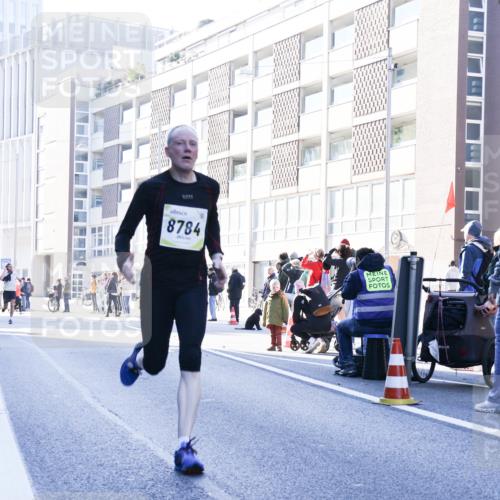 06.10.2024 - 19. swb-Marathon Bremen Matties Gatica Varas http://msf.ph/oto/7357407 06.10.2024 10:36:42 Laufen 8784 meine-sportfotos.de