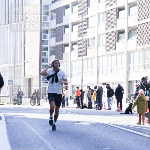 06.10.2024 - 19. swb-Marathon Bremen Matties Gatica Varas http://msf.ph/oto/7357419 06.10.2024 10:36:48 Laufen  meine-sportfotos.de