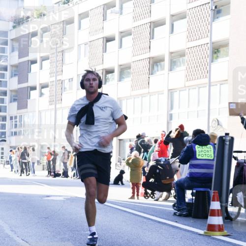 06.10.2024 - 19. swb-Marathon Bremen Matties Gatica Varas http://msf.ph/oto/7357460 06.10.2024 10:36:50 Laufen 71, 111, 11 meine-sportfotos.de