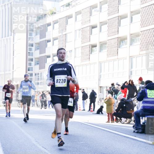 06.10.2024 - 19. swb-Marathon Bremen Matties Gatica Varas http://msf.ph/oto/7357569 06.10.2024 10:37:02 Laufen 8180, 9052, 8220, 44 meine-sportfotos.de