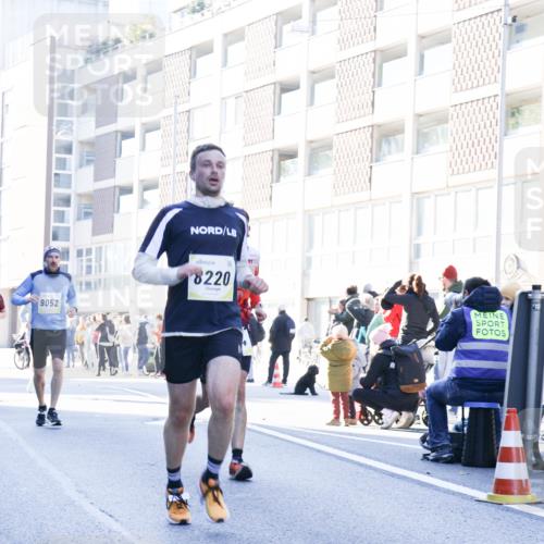 06.10.2024 - 19. swb-Marathon Bremen Matties Gatica Varas http://msf.ph/oto/7357582 06.10.2024 10:37:02 Laufen 9052, 8220 meine-sportfotos.de