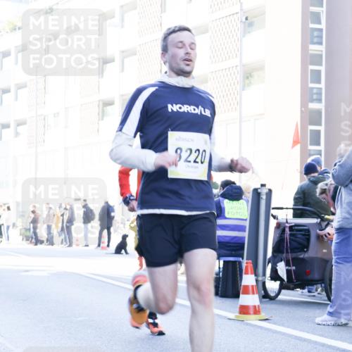 06.10.2024 - 19. swb-Marathon Bremen Matties Gatica Varas http://msf.ph/oto/7357601 06.10.2024 10:37:03 Laufen 8220 meine-sportfotos.de