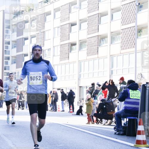 06.10.2024 - 19. swb-Marathon Bremen Matties Gatica Varas http://msf.ph/oto/7357615 06.10.2024 10:37:05 Laufen 8390, 9052 meine-sportfotos.de