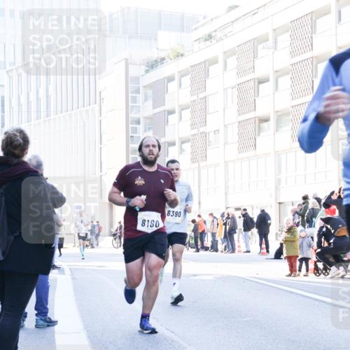 06.10.2024 - 19. swb-Marathon Bremen Matties Gatica Varas http://msf.ph/oto/7357657 06.10.2024 10:37:06 Laufen 8180, 8390 meine-sportfotos.de