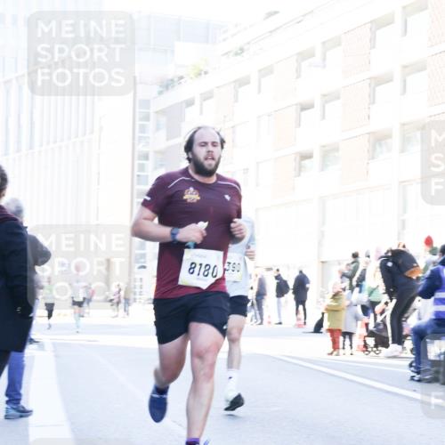 06.10.2024 - 19. swb-Marathon Bremen Matties Gatica Varas http://msf.ph/oto/7357696 06.10.2024 10:37:07 Laufen 8180, 390 meine-sportfotos.de
