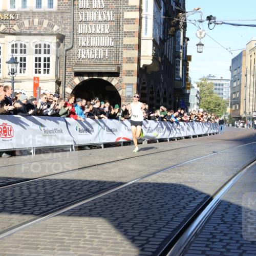 06.10.2024 - 19. swb-Marathon Bremen Strokosch-Dieckow http://msf.ph/oto/7357714 06.10.2024 10:25:58 Ziel 8667 meine-sportfotos.de