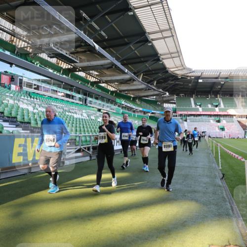 06.10.2024 - 19. swb-Marathon Bremen Yannick Fuchs http://msf.ph/oto/7357720 06.10.2024 10:40:49 Laufen im Stadion 7092, 7129, 7132, 7145, 7272, 7288, 7554, 7598, 7601, 7625, 7661, 7754, 7840, 7888, 7912, 7915, 7928, 7936, 7946, 7972, 7982, 8091, 8146, 8210, 8230, 8688, 8695, 8746, 8747, 8765, 8809, 8847, 8899, 8988, 9048, 9076, 9078 meine-sportfotos.de