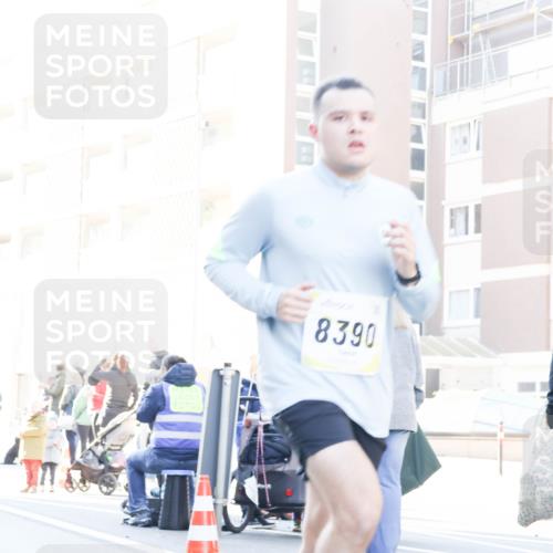 06.10.2024 - 19. swb-Marathon Bremen Matties Gatica Varas http://msf.ph/oto/7357723 06.10.2024 10:37:09 Laufen 8390 meine-sportfotos.de
