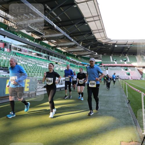 06.10.2024 - 19. swb-Marathon Bremen Yannick Fuchs http://msf.ph/oto/7357735 06.10.2024 10:40:49 Laufen im Stadion 7092, 7129, 7132, 7145, 7272, 7288, 7554, 7598, 7601, 7625, 7661, 7754, 7840, 7888, 7912, 7915, 7928, 7936, 7946, 7972, 7982, 8091, 8146, 8210, 8230, 8688, 8695, 8746, 8747, 8765, 8809, 8847, 8899, 8988, 9048, 9076, 9078 meine-sportfotos.de