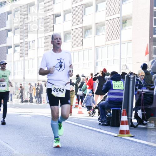 06.10.2024 - 19. swb-Marathon Bremen Matties Gatica Varas http://msf.ph/oto/7357754 06.10.2024 10:37:14 Laufen 8383, 8642 meine-sportfotos.de