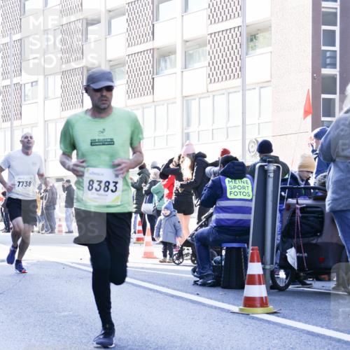 06.10.2024 - 19. swb-Marathon Bremen Matties Gatica Varas http://msf.ph/oto/7357810 06.10.2024 10:37:16 Laufen 7738, 8383 meine-sportfotos.de