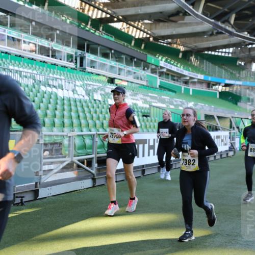 06.10.2024 - 19. swb-Marathon Bremen Yannick Fuchs http://msf.ph/oto/7357818 06.10.2024 10:40:53 Laufen im Stadion 7092, 7129, 7132, 7272, 7288, 7554, 7598, 7601, 7619, 7625, 7661, 7701, 7702, 7840, 7888, 7912, 7915, 7928, 7936, 7946, 7972, 7982, 8091, 8146, 8210, 8230, 8688, 8695, 8746, 8747, 8765, 8809, 8847, 8861, 8899, 8988, 9048, 9076, 9078 meine-sportfotos.de