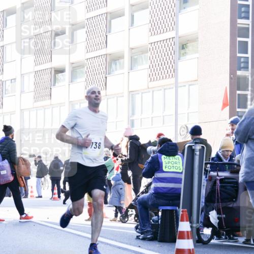 06.10.2024 - 19. swb-Marathon Bremen Matties Gatica Varas http://msf.ph/oto/7357842 06.10.2024 10:37:17 Laufen 2024, 138 meine-sportfotos.de