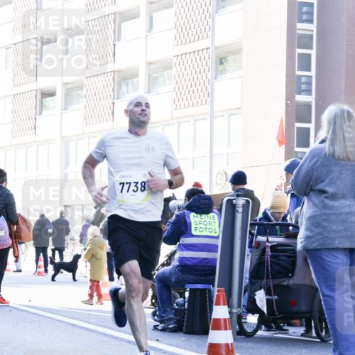 06.10.2024 - 19. swb-Marathon Bremen Matties Gatica Varas http://msf.ph/oto/7357858 06.10.2024 10:37:18 Laufen 831, 02, 7738 meine-sportfotos.de