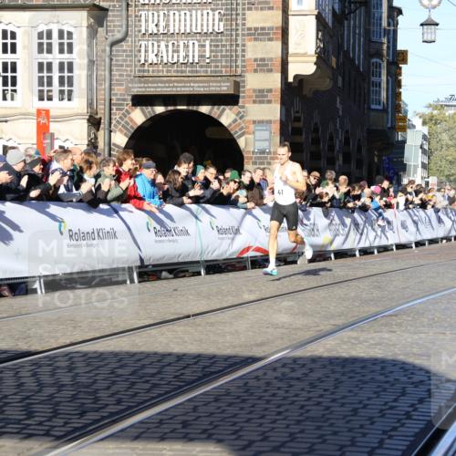 06.10.2024 - 19. swb-Marathon Bremen Strokosch-Dieckow http://msf.ph/oto/7357859 06.10.2024 10:26:37 Ziel 41, 8350, 8396 meine-sportfotos.de