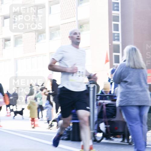 06.10.2024 - 19. swb-Marathon Bremen Matties Gatica Varas http://msf.ph/oto/7357875 06.10.2024 10:37:18 Laufen 11 meine-sportfotos.de