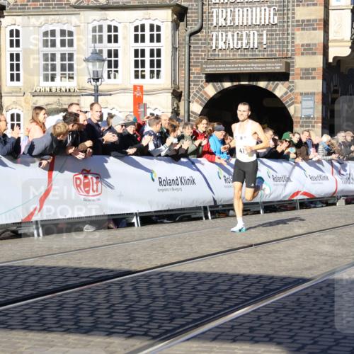 06.10.2024 - 19. swb-Marathon Bremen Strokosch-Dieckow http://msf.ph/oto/7357889 06.10.2024 10:26:38 Ziel 41, 8350, 8396 meine-sportfotos.de