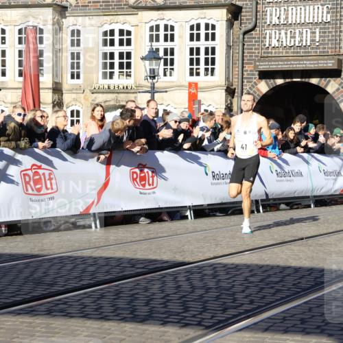 06.10.2024 - 19. swb-Marathon Bremen Strokosch-Dieckow http://msf.ph/oto/7357907 06.10.2024 10:26:38 Ziel 41, 8350, 8396 meine-sportfotos.de