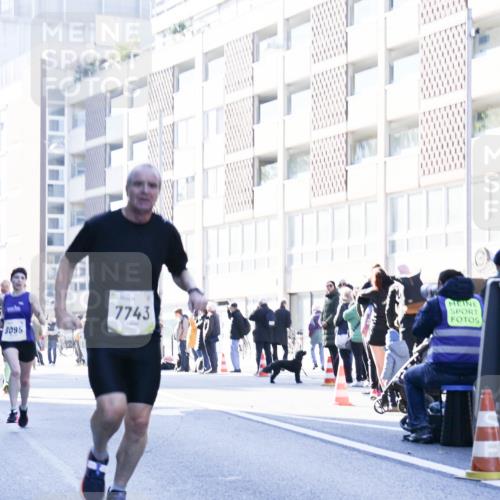 06.10.2024 - 19. swb-Marathon Bremen Matties Gatica Varas http://msf.ph/oto/7357919 06.10.2024 10:37:21 Laufen 7743, 3095 meine-sportfotos.de