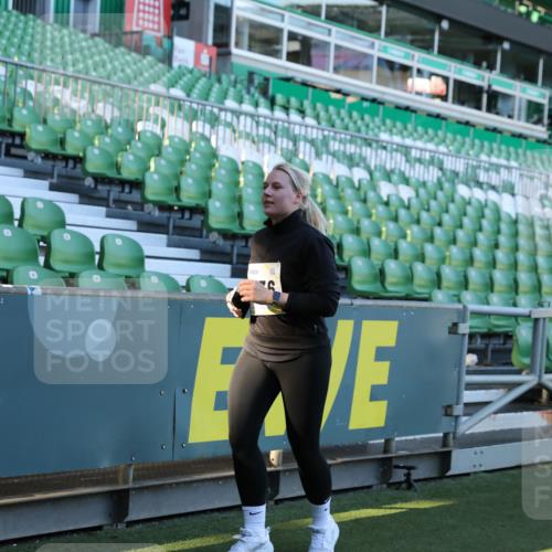 06.10.2024 - 19. swb-Marathon Bremen Yannick Fuchs http://msf.ph/oto/7357920 06.10.2024 10:40:56 Laufen im Stadion 7092, 7129, 7132, 7272, 7288, 7554, 7598, 7601, 7619, 7625, 7701, 7702, 7821, 7840, 7888, 7912, 7915, 7928, 7936, 7946, 7972, 7982, 8091, 8146, 8210, 8230, 8688, 8746, 8747, 8765, 8809, 8847, 8861, 8899, 8988, 9048, 9076, 9078 meine-sportfotos.de