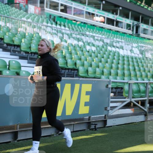 06.10.2024 - 19. swb-Marathon Bremen Yannick Fuchs http://msf.ph/oto/7357931 06.10.2024 10:40:56 Laufen im Stadion 7092, 7129, 7132, 7272, 7288, 7554, 7598, 7601, 7619, 7625, 7701, 7702, 7821, 7840, 7888, 7912, 7915, 7928, 7936, 7946, 7972, 7982, 8091, 8146, 8210, 8230, 8688, 8746, 8747, 8765, 8809, 8847, 8861, 8899, 8988, 9048, 9076, 9078 meine-sportfotos.de