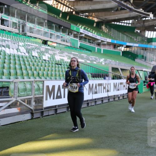 06.10.2024 - 19. swb-Marathon Bremen Yannick Fuchs http://msf.ph/oto/7357981 06.10.2024 10:40:59 Laufen im Stadion 7092, 7129, 7132, 7272, 7288, 7396, 7554, 7598, 7601, 7619, 7625, 7701, 7702, 7810, 7821, 7840, 7888, 7912, 7915, 7928, 7936, 7946, 7972, 7982, 8091, 8146, 8210, 8230, 8688, 8746, 8747, 8765, 8809, 8847, 8861, 8899, 9048, 9076, 9078 meine-sportfotos.de
