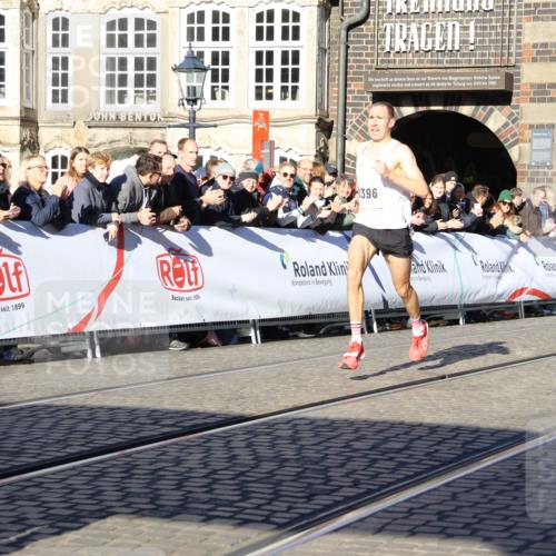 06.10.2024 - 19. swb-Marathon Bremen Strokosch-Dieckow http://msf.ph/oto/7357986 06.10.2024 10:26:43 Ziel 8350, 8396 meine-sportfotos.de