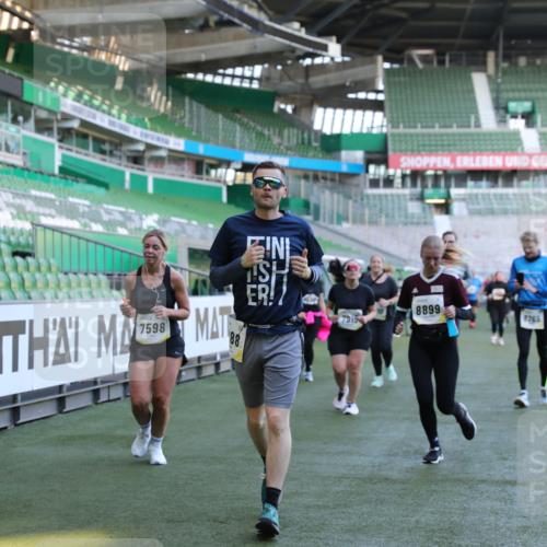 06.10.2024 - 19. swb-Marathon Bremen Yannick Fuchs http://msf.ph/oto/7357989 06.10.2024 10:41:00 Laufen im Stadion 7272, 7288, 7385, 7396, 7520, 7554, 7598, 7601, 7619, 7625, 7701, 7702, 7810, 7821, 7840, 7888, 7912, 7915, 7928, 7936, 7946, 7972, 7982, 8091, 8146, 8210, 8230, 8688, 8746, 8747, 8765, 8809, 8847, 8861, 8899, 9048, 9076, 9078 meine-sportfotos.de