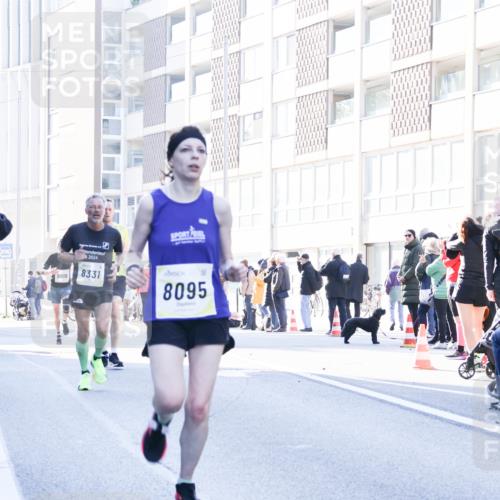 06.10.2024 - 19. swb-Marathon Bremen Matties Gatica Varas http://msf.ph/oto/7357994 06.10.2024 10:37:24 Laufen 2024, 9019, 8331, 8095 meine-sportfotos.de