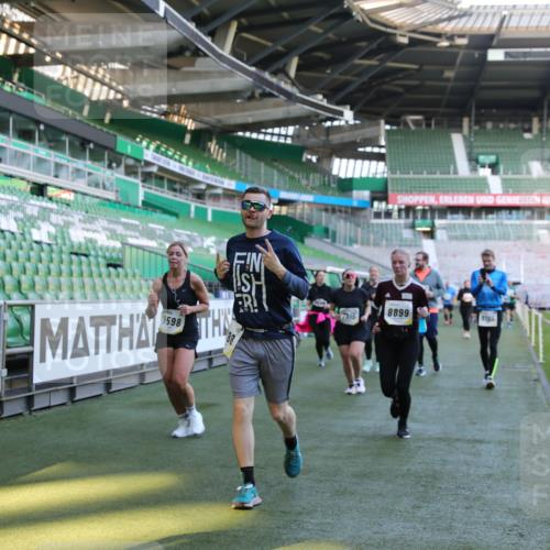 06.10.2024 - 19. swb-Marathon Bremen Yannick Fuchs http://msf.ph/oto/7358015 06.10.2024 10:41:01 Laufen im Stadion 7272, 7288, 7385, 7396, 7520, 7554, 7598, 7601, 7619, 7625, 7701, 7702, 7810, 7821, 7840, 7888, 7912, 7915, 7928, 7936, 7946, 7972, 7982, 8091, 8146, 8210, 8230, 8688, 8746, 8747, 8765, 8809, 8847, 8861, 8899, 9076, 9078 meine-sportfotos.de