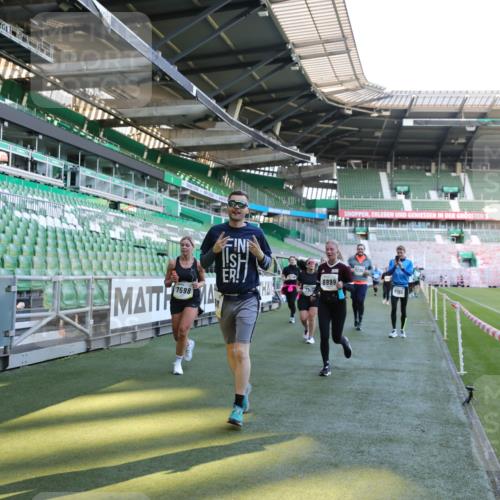 06.10.2024 - 19. swb-Marathon Bremen Yannick Fuchs http://msf.ph/oto/7358032 06.10.2024 10:41:01 Laufen im Stadion 7272, 7288, 7385, 7396, 7520, 7554, 7598, 7601, 7619, 7625, 7701, 7702, 7810, 7821, 7840, 7888, 7912, 7915, 7928, 7936, 7946, 7972, 7982, 8091, 8146, 8210, 8230, 8688, 8746, 8747, 8765, 8809, 8847, 8861, 8899, 9076, 9078 meine-sportfotos.de