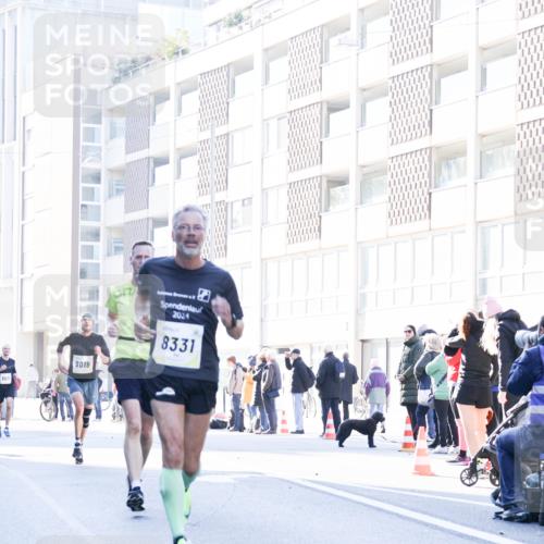 06.10.2024 - 19. swb-Marathon Bremen Matties Gatica Varas http://msf.ph/oto/7358037 06.10.2024 10:37:26 Laufen 8571, 9019, 2024, 8331 meine-sportfotos.de